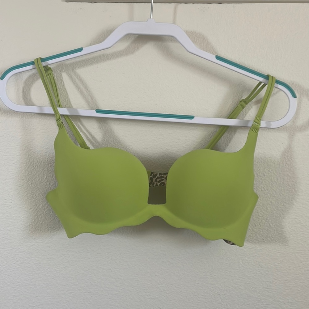Victoria’s Secret push-up size 36B green in color.